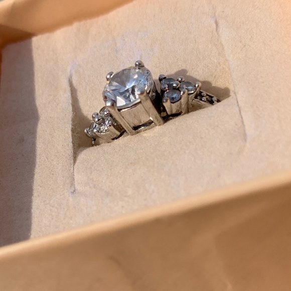 Beautiful Vintage Sterling Silver CZ Graduated Engagement Ring size 8.75 - Picture 7 of 12